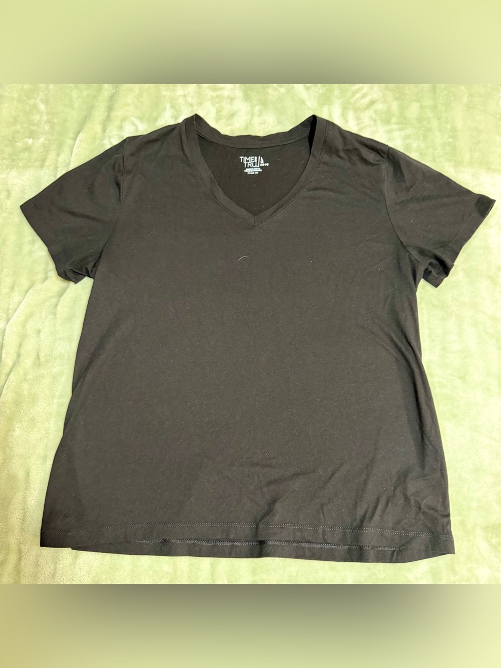 Time and Tru Men's Black V-Neck Tee Casual Short Sleeve